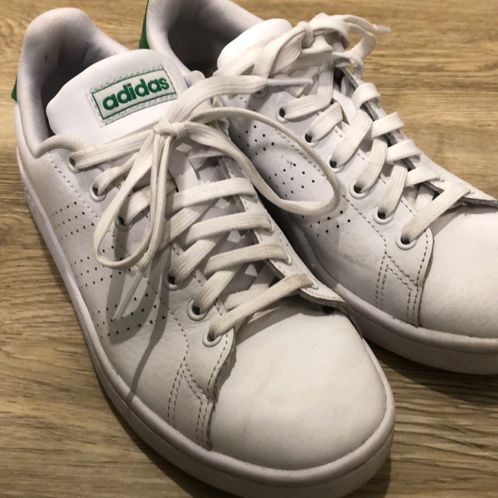 Women’s Adidas Advantage Sneaker // Size 7